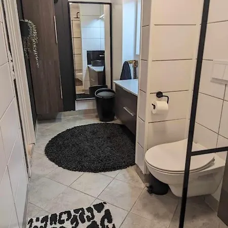 Nyoppusset Hus Med Utsikt. Villa