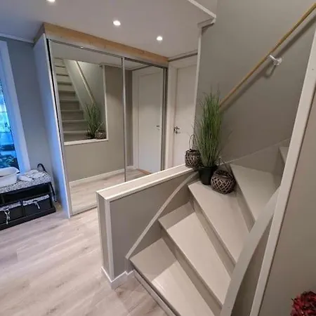 Nyoppusset Hus Med Utsikt. Villa