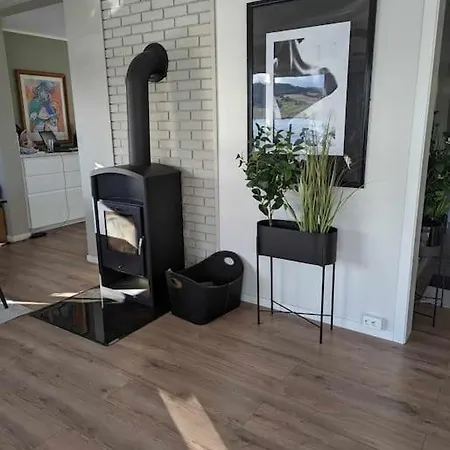 Nyoppusset Hus Med Utsikt. Villa Steinkjer