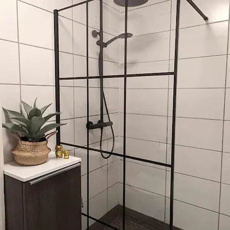 Nyoppusset Hus Med Utsikt.